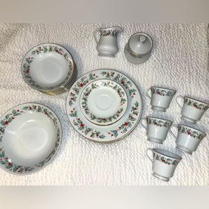 CHINA PEARL NOEL  Christmas Fine China Holly & Berries